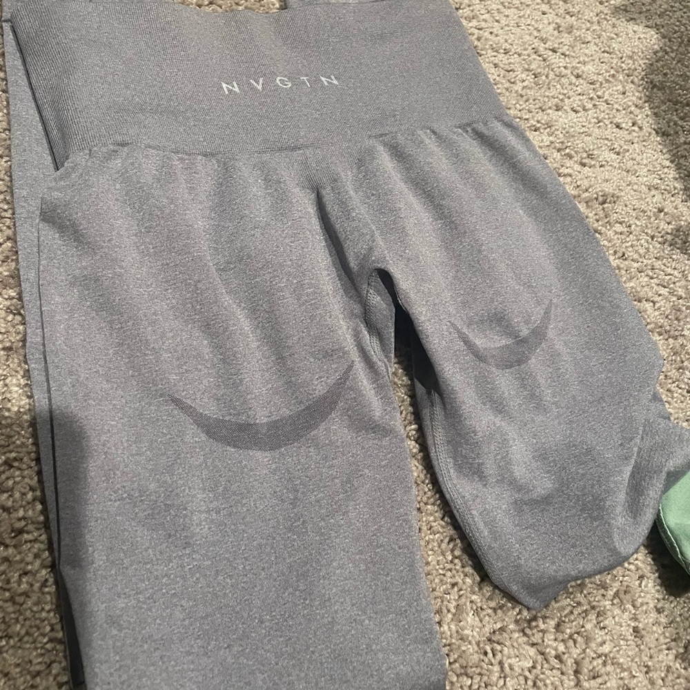 NVGTN seamless leggings with contouring XS (2) S (3)